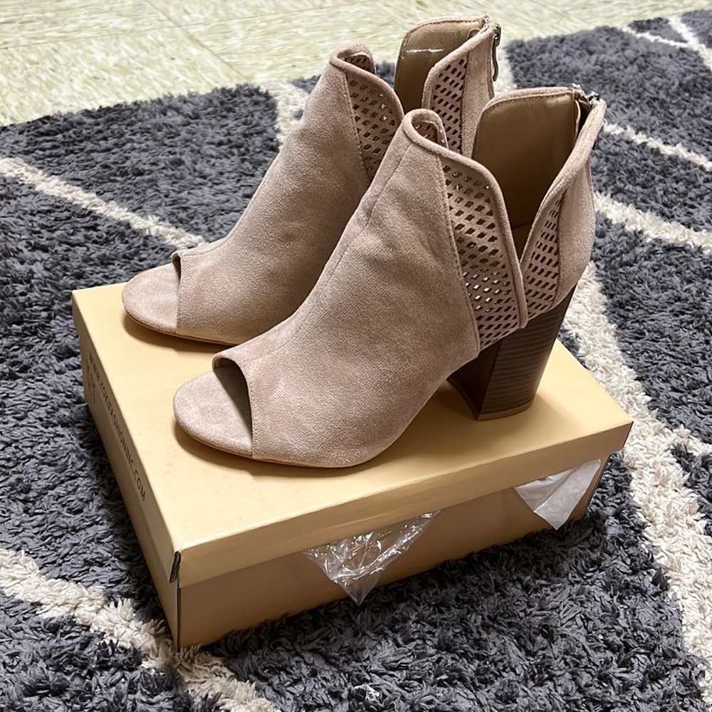 Brand New NEVER WORN YOKI boots.   Super cute and super comfortable .